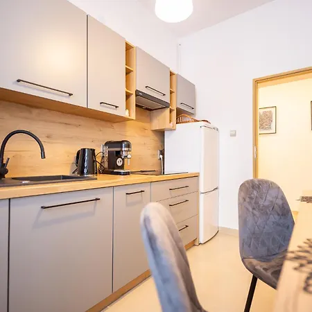 Na Krakowskiej, Myweek דירה דוז'ניקי ז'דרוז'