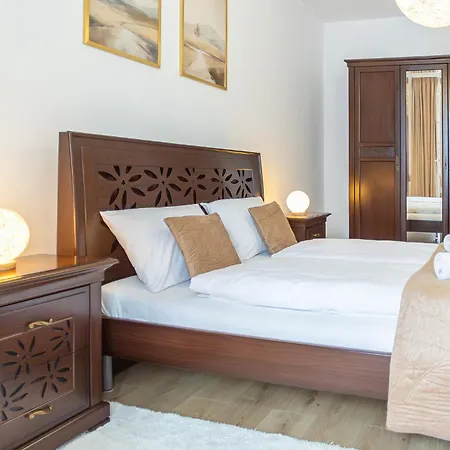 Na Krakowskiej, Myweek * דוז'ניקי ז'דרוז'