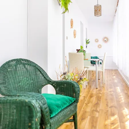 Na Krakowskiej, Myweek * דוז'ניקי ז'דרוז'